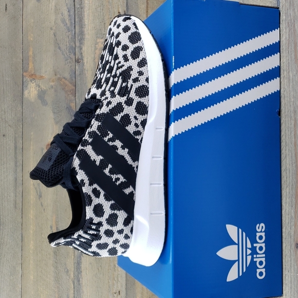 leopard adidas swift run